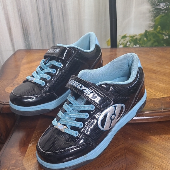Heelys Kids Youth size 4 Black and Light Blue Sneakers with wheels - Picture 1 of 7